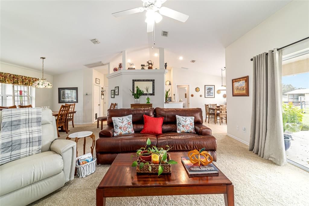 На продажу: $849,900 (3 спален, 2 ванн, 1781 Квадратных фут)