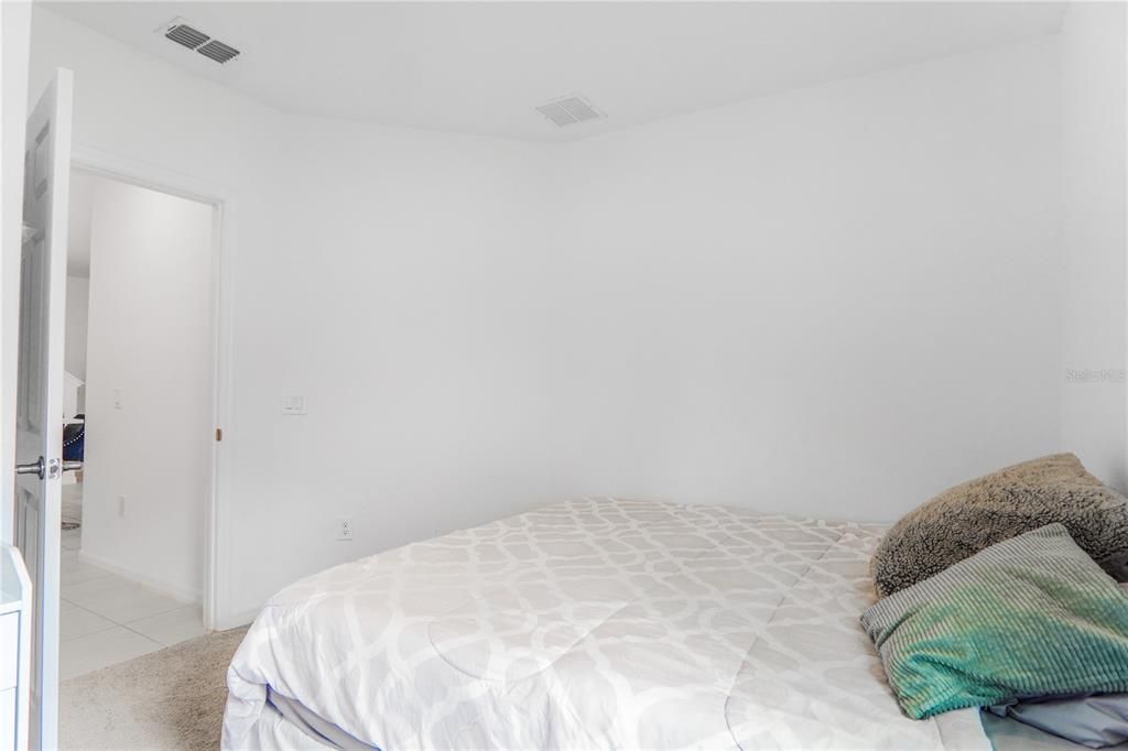 待售: $320,000 (4 贝兹, 3 浴室, 2043 平方英尺)