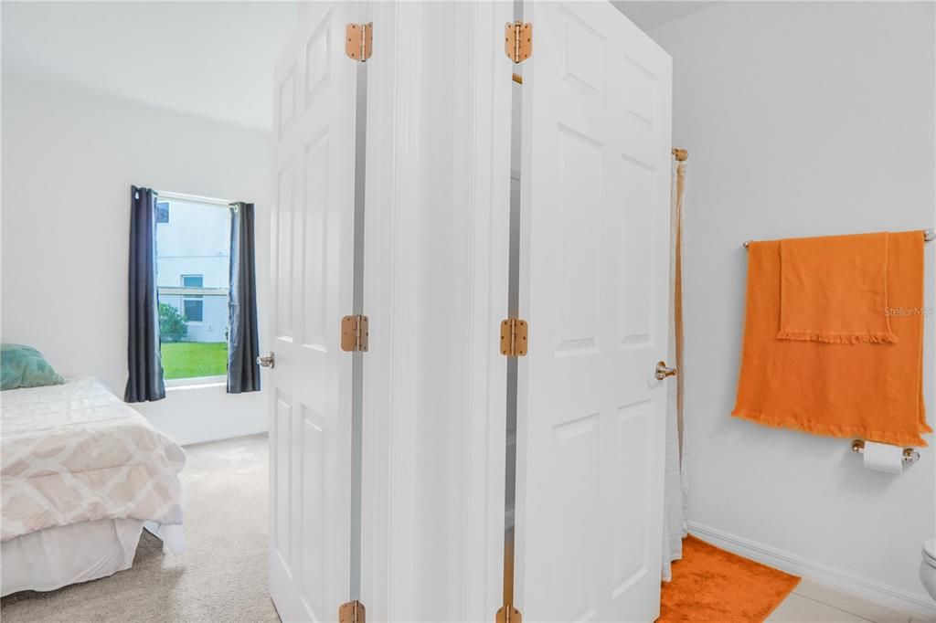 待售: $320,000 (4 贝兹, 3 浴室, 2043 平方英尺)