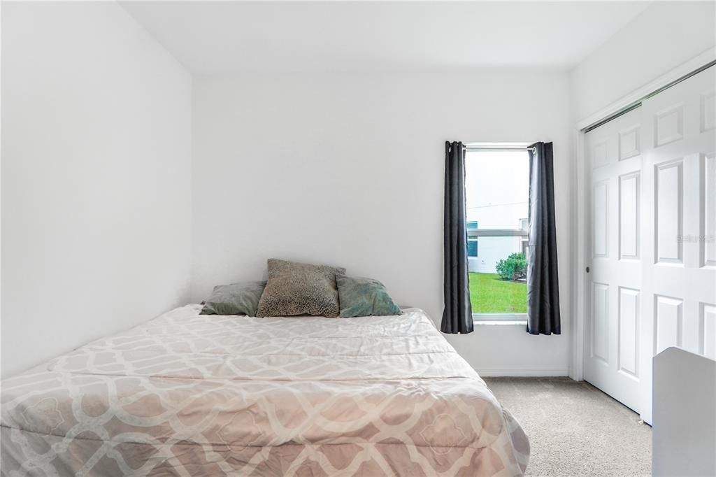 待售: $320,000 (4 贝兹, 3 浴室, 2043 平方英尺)