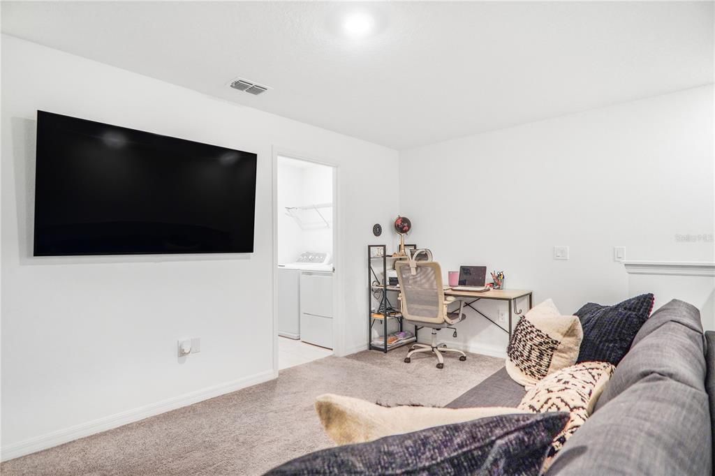 待售: $320,000 (4 贝兹, 3 浴室, 2043 平方英尺)