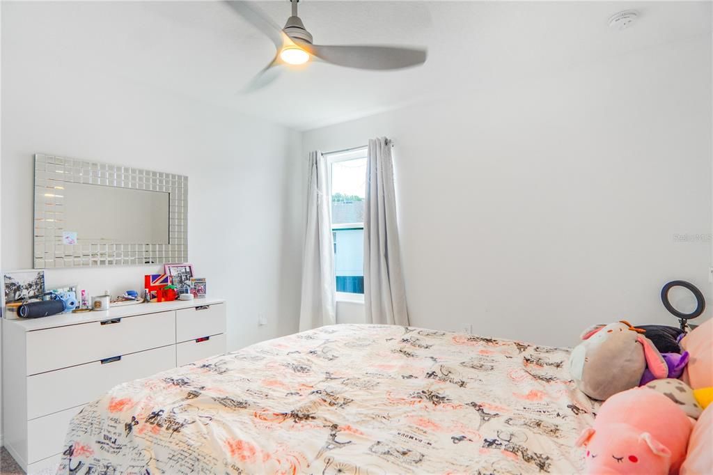 待售: $320,000 (4 贝兹, 3 浴室, 2043 平方英尺)