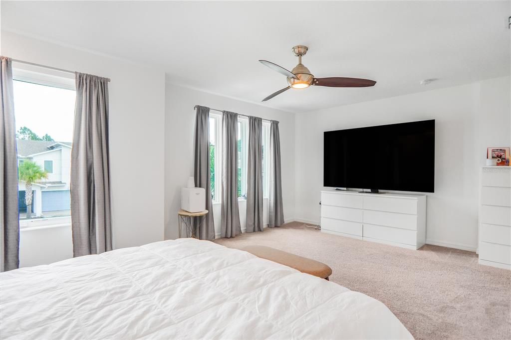 待售: $320,000 (4 贝兹, 3 浴室, 2043 平方英尺)