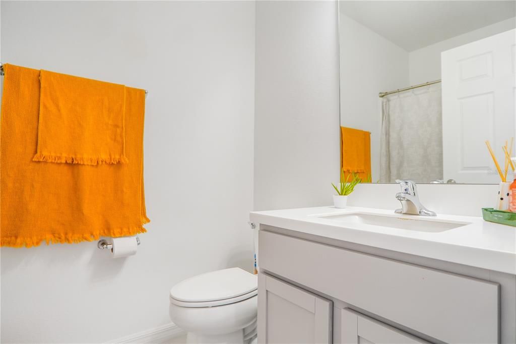 待售: $320,000 (4 贝兹, 3 浴室, 2043 平方英尺)