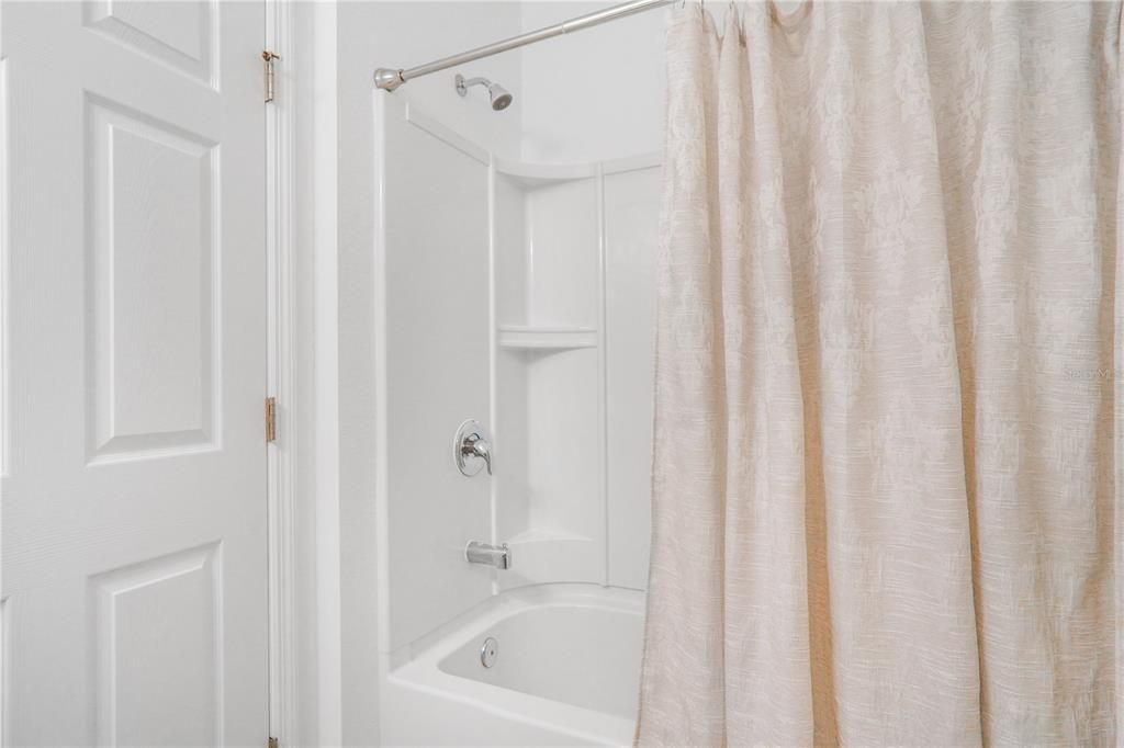 待售: $320,000 (4 贝兹, 3 浴室, 2043 平方英尺)