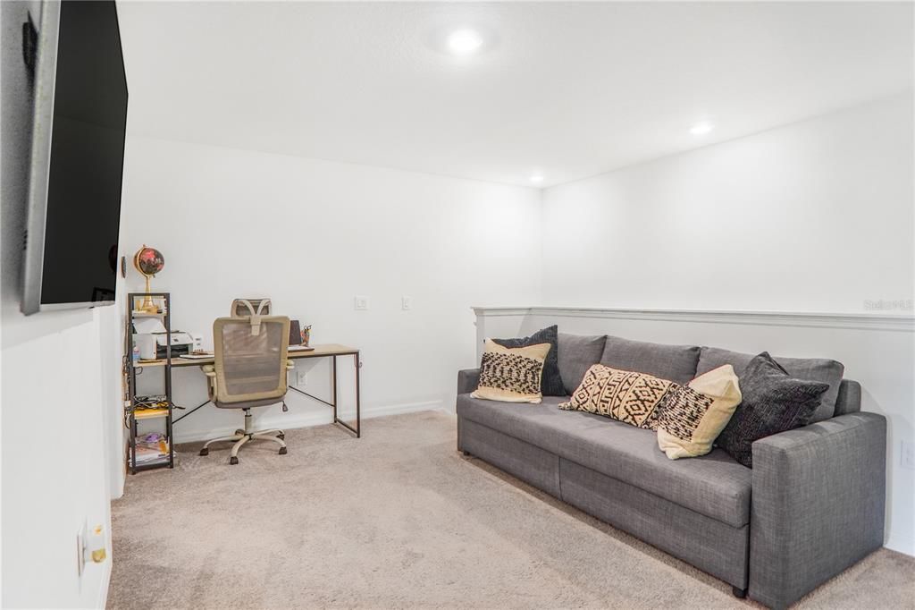 待售: $320,000 (4 贝兹, 3 浴室, 2043 平方英尺)