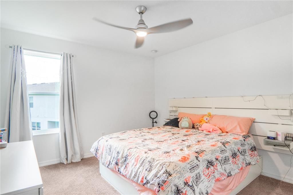 待售: $320,000 (4 贝兹, 3 浴室, 2043 平方英尺)