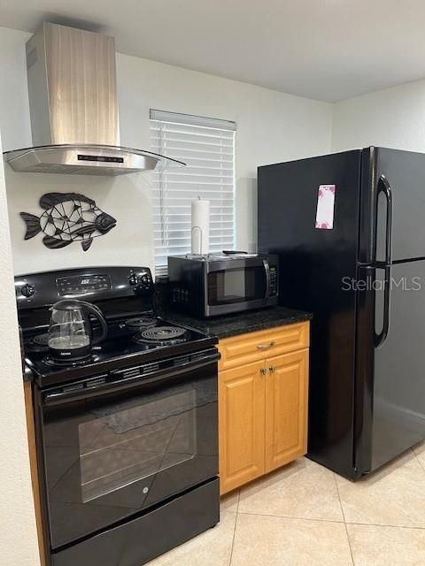 For Rent: $2,200 (2 beds, 1 baths, 872 Square Feet)