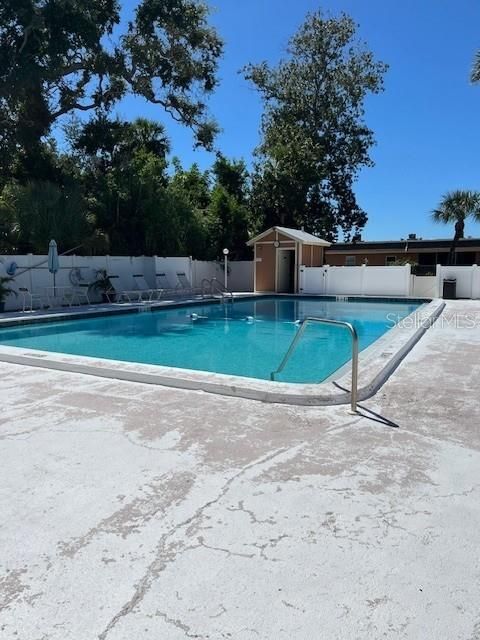 For Rent: $2,200 (2 beds, 1 baths, 872 Square Feet)