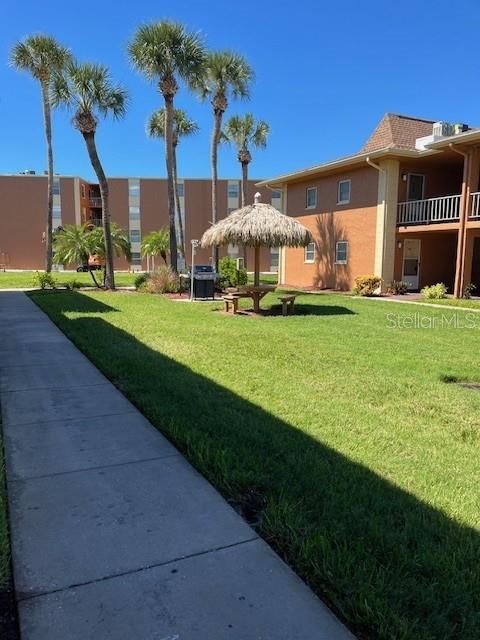 For Rent: $2,200 (2 beds, 1 baths, 872 Square Feet)