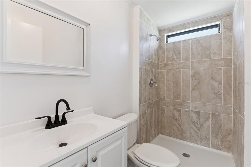 En Venta: $215,000 (3 camas, 2 baños, 1829 Pies cuadrados)