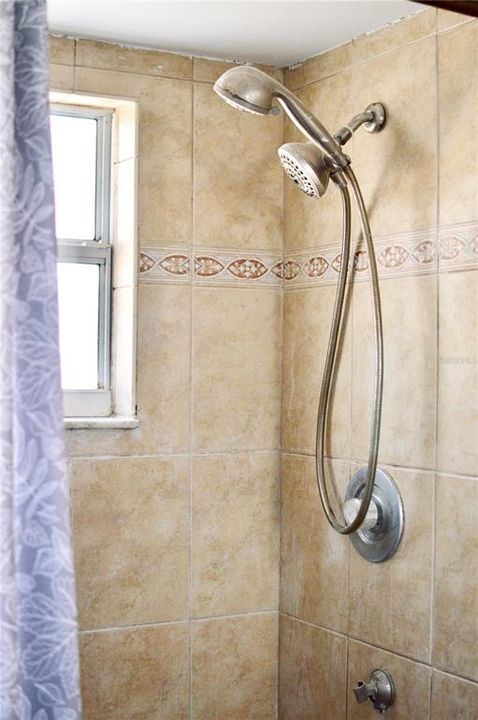 Под контрактом: $300,000 (3 спален, 2 ванн, 1088 Квадратных фут)