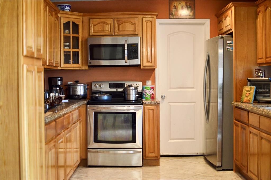 Под контрактом: $300,000 (3 спален, 2 ванн, 1088 Квадратных фут)