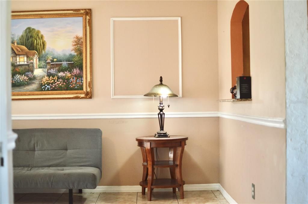 Под контрактом: $300,000 (3 спален, 2 ванн, 1088 Квадратных фут)