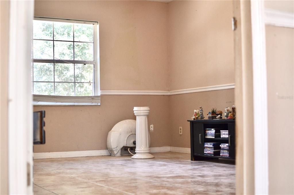 Под контрактом: $300,000 (3 спален, 2 ванн, 1088 Квадратных фут)