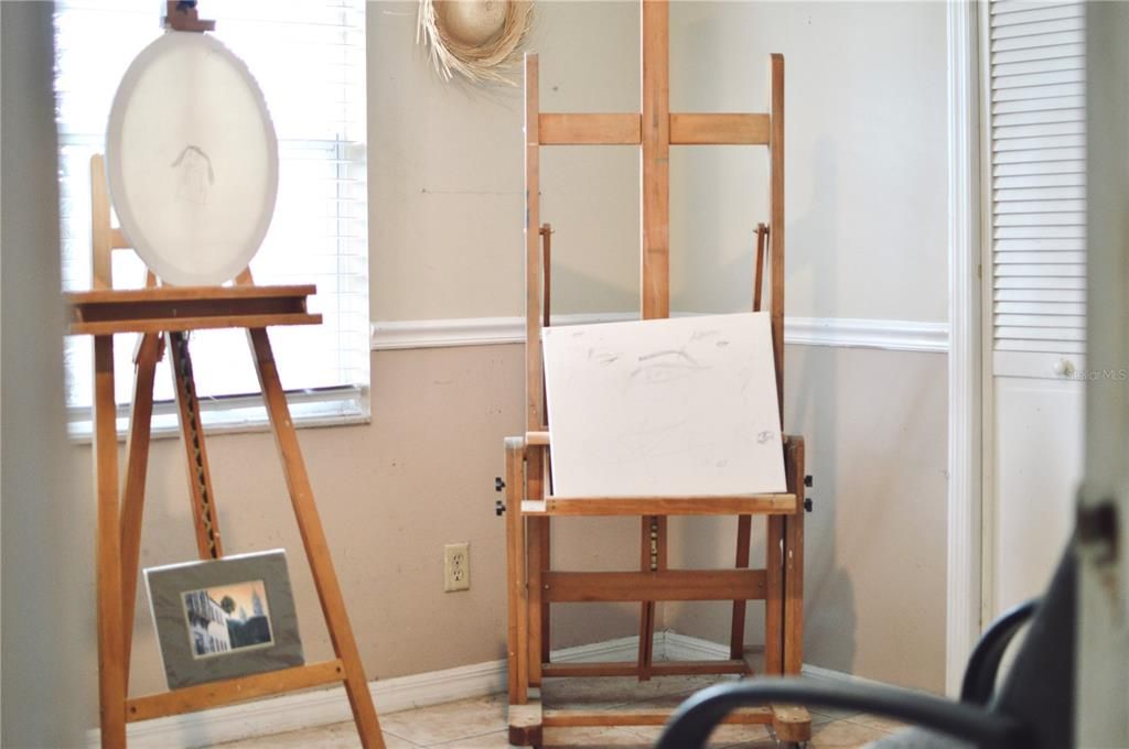 Под контрактом: $300,000 (3 спален, 2 ванн, 1088 Квадратных фут)