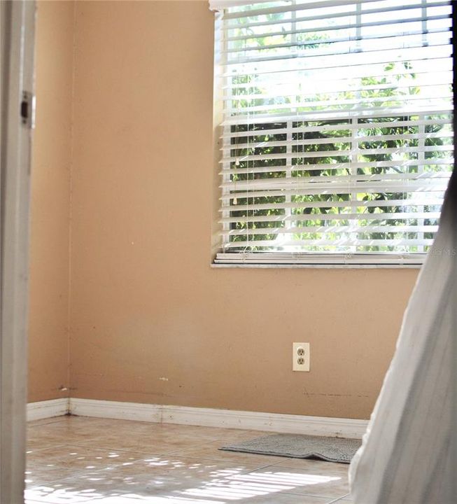 Под контрактом: $300,000 (3 спален, 2 ванн, 1088 Квадратных фут)