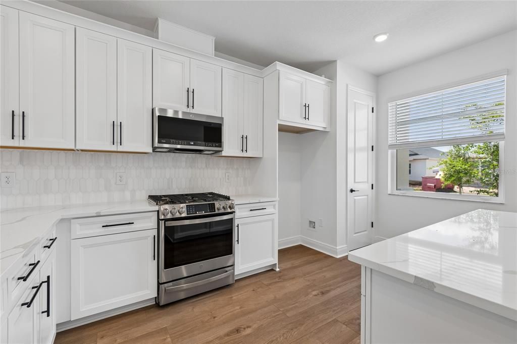 Active With Contract: $419,999 (3 beds, 2 baths, 1698 Square Feet)