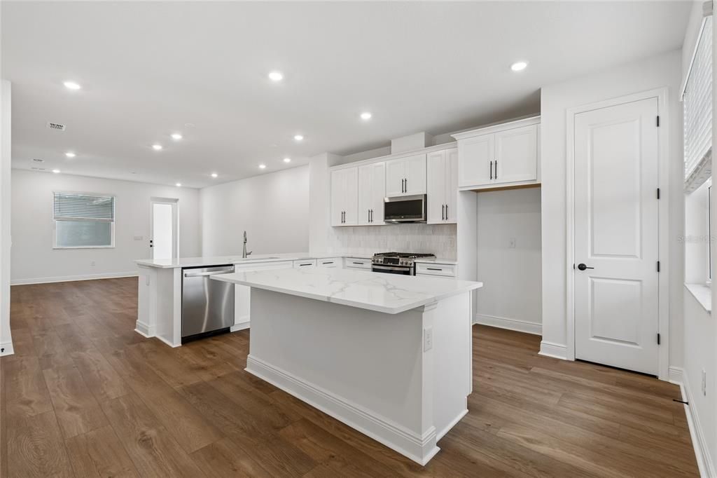 Active With Contract: $419,999 (3 beds, 2 baths, 1698 Square Feet)