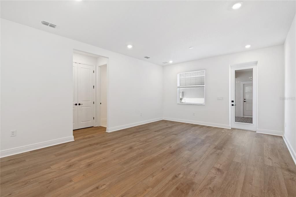 Active With Contract: $419,999 (3 beds, 2 baths, 1698 Square Feet)