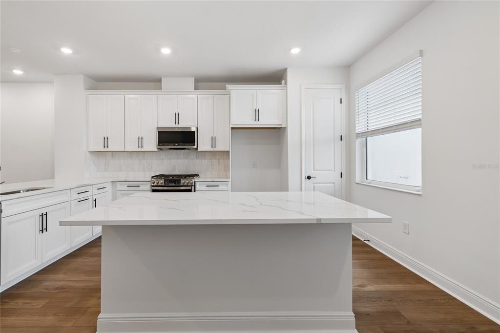 Active With Contract: $419,999 (3 beds, 2 baths, 1698 Square Feet)