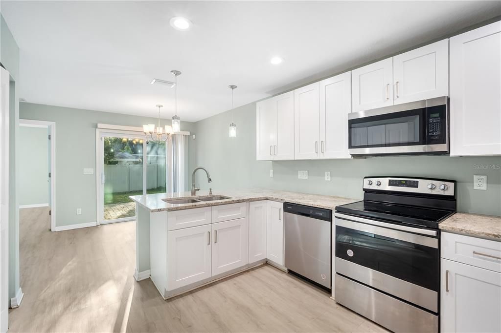 En Renta: $2,195 (4 camas, 2 baños, 2590 Pies cuadrados)