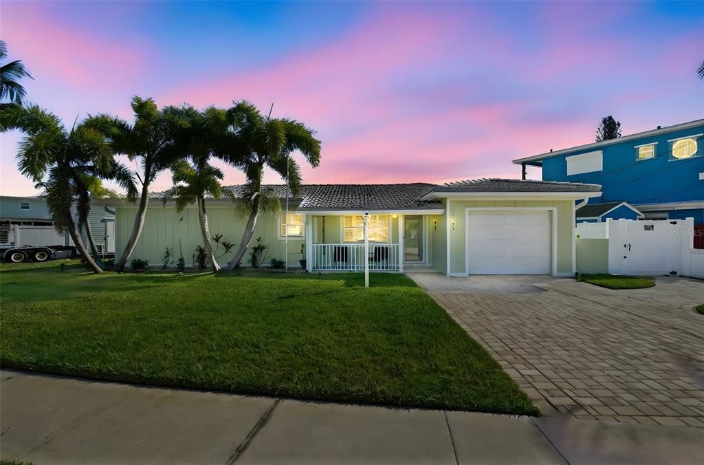 For Sale: $985,000 (2 beds, 2 baths, 1980 Square Feet)