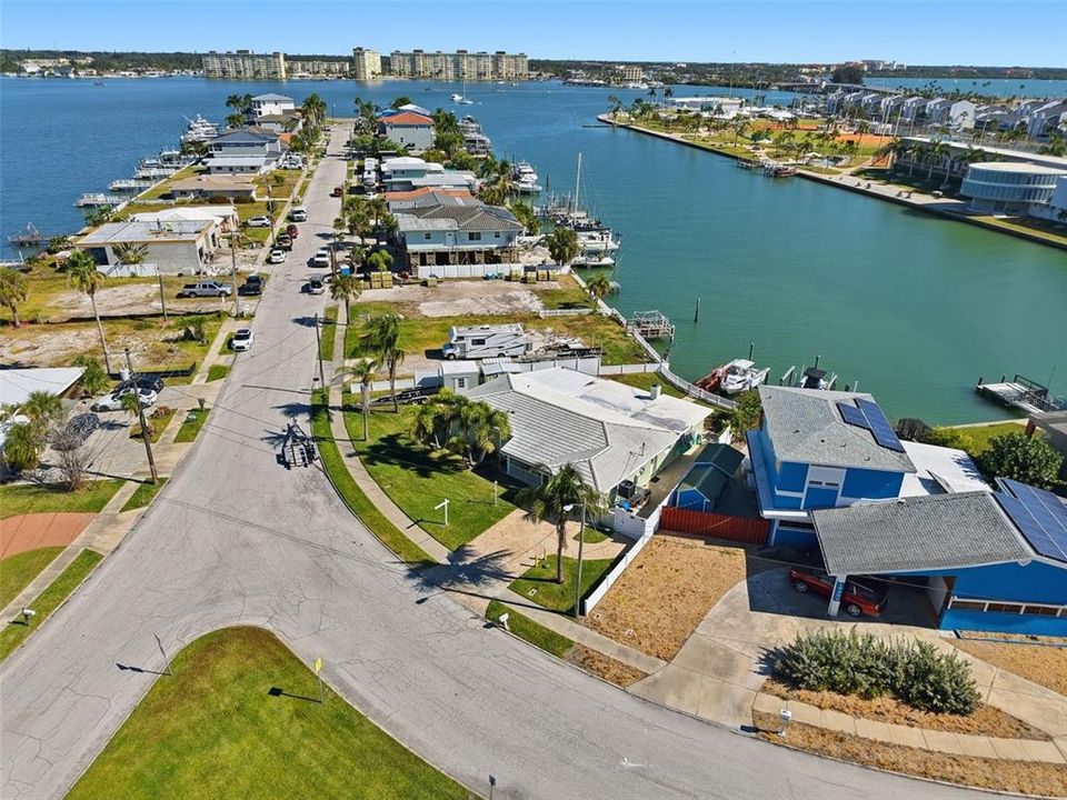 For Sale: $985,000 (2 beds, 2 baths, 1980 Square Feet)