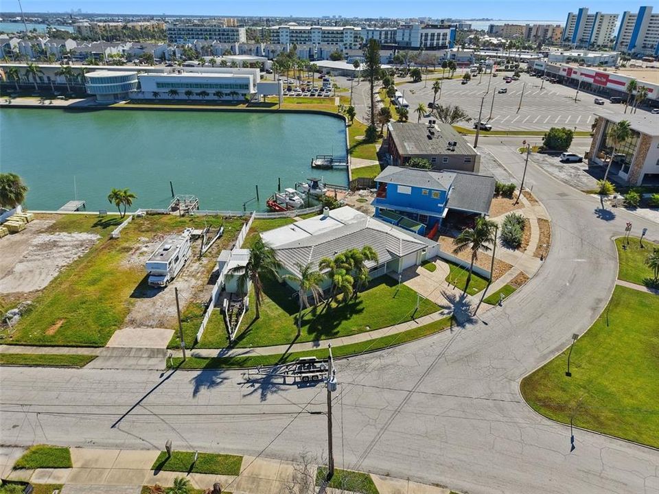 For Sale: $985,000 (2 beds, 2 baths, 1980 Square Feet)