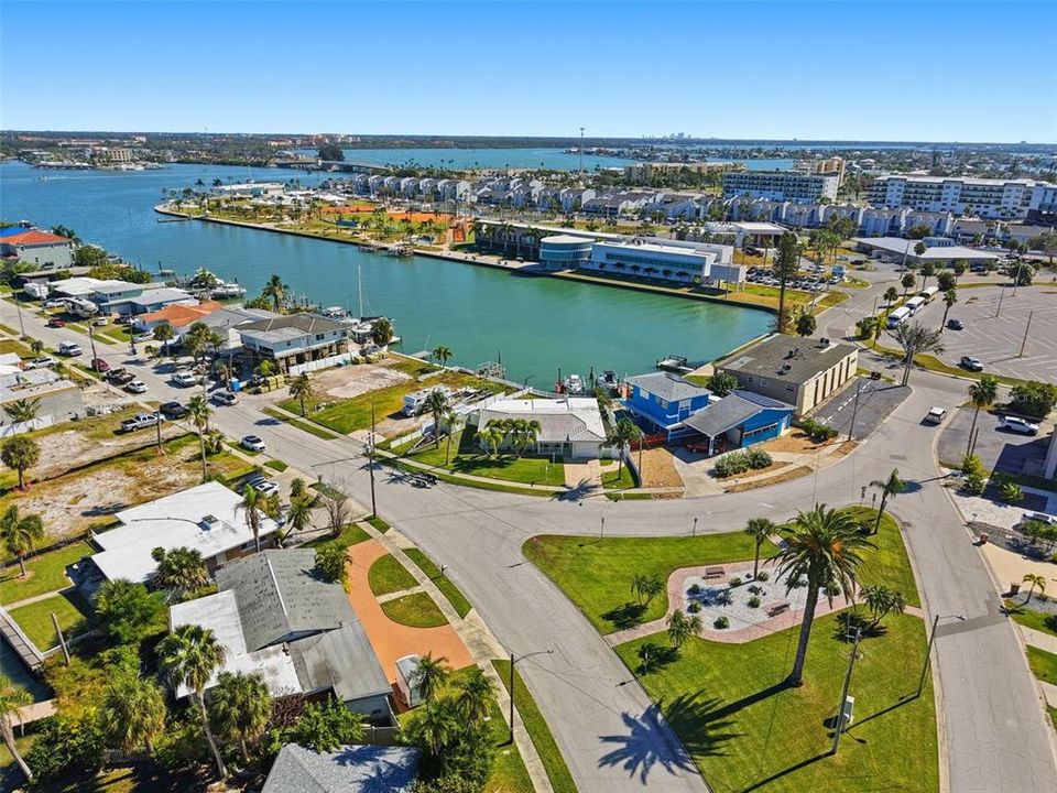 For Sale: $985,000 (2 beds, 2 baths, 1980 Square Feet)