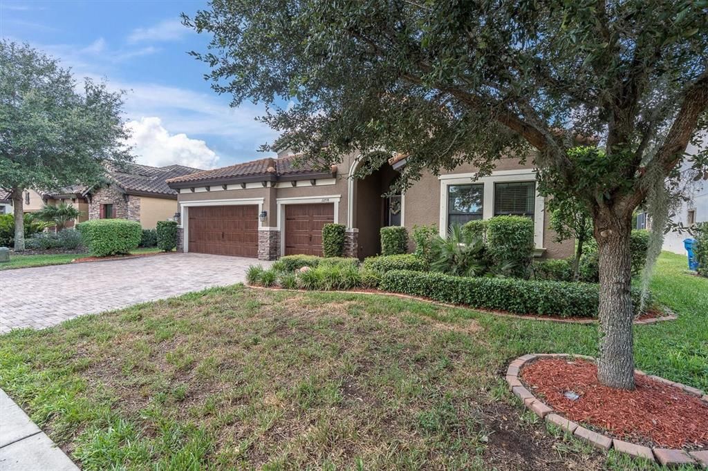 For Sale: $899,000 (4 beds, 4 baths, 3163 Square Feet)