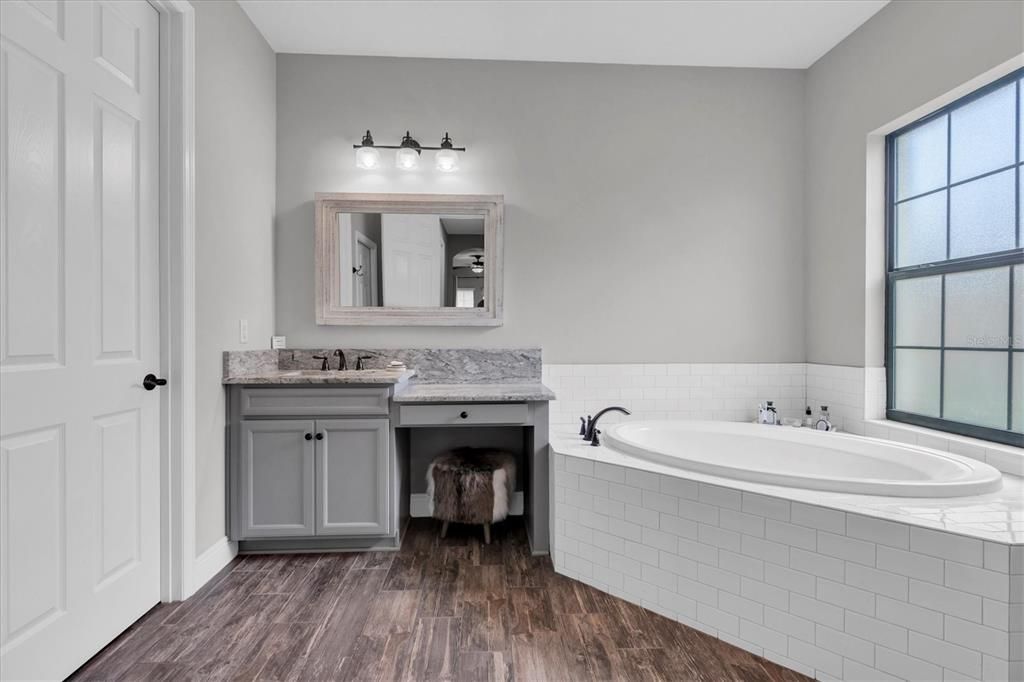 For Sale: $899,000 (4 beds, 4 baths, 3163 Square Feet)