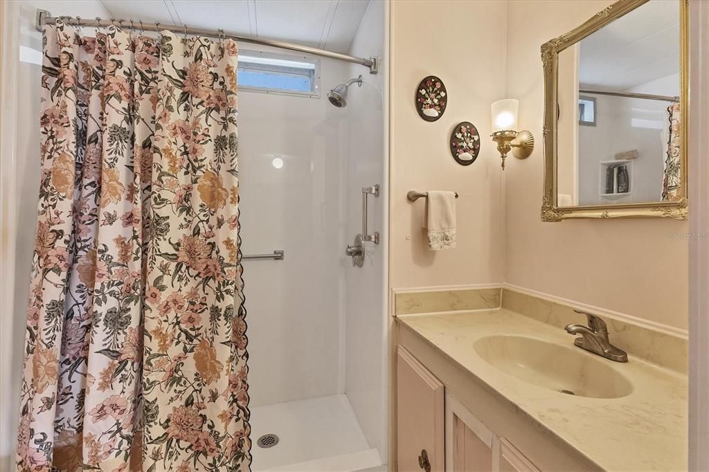 待售: $154,900 (2 贝兹, 2 浴室, 1056 平方英尺)