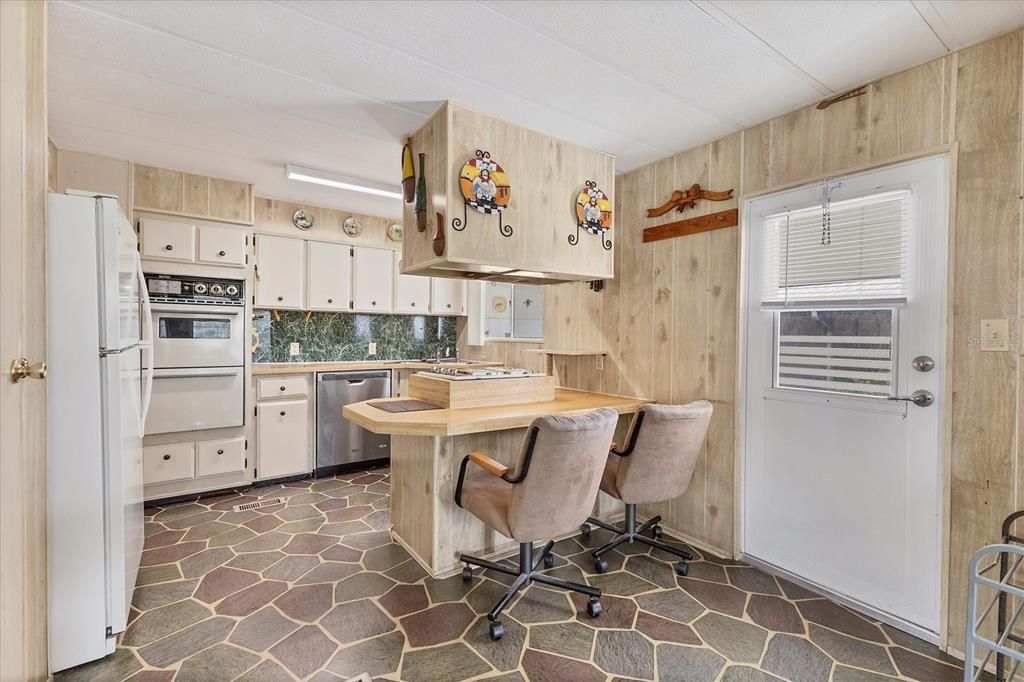 待售: $154,900 (2 贝兹, 2 浴室, 1056 平方英尺)