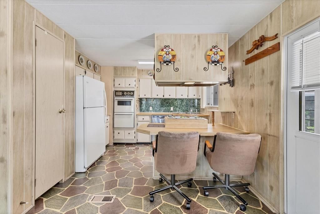 待售: $154,900 (2 贝兹, 2 浴室, 1056 平方英尺)