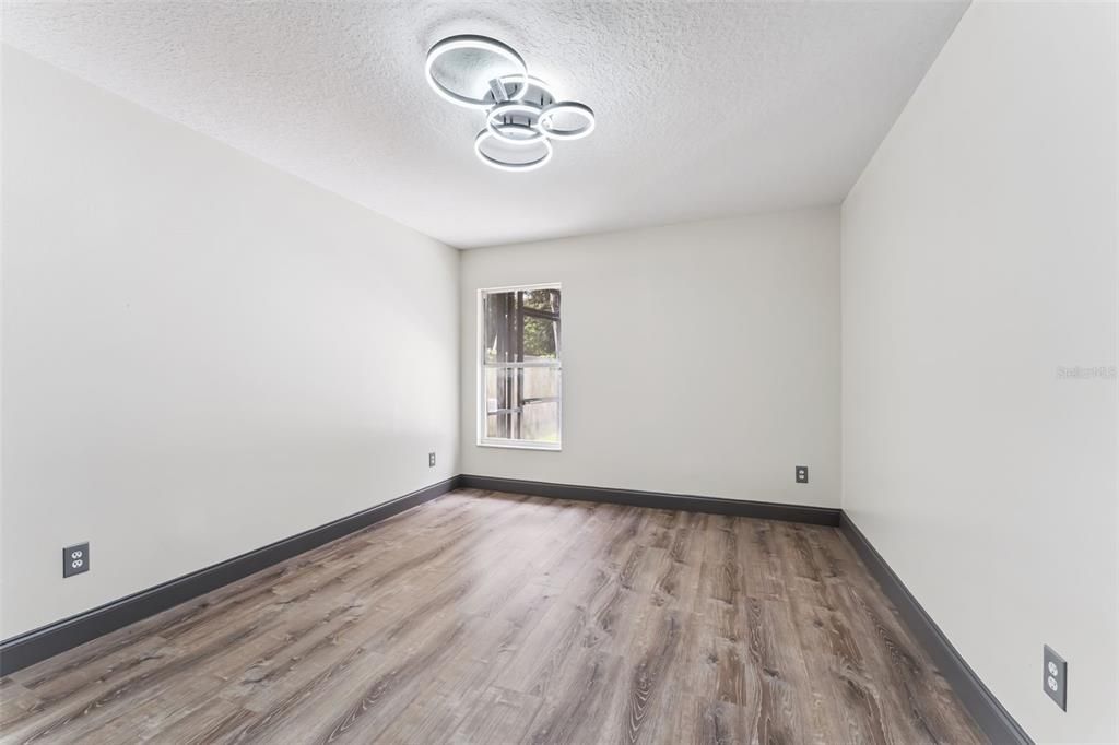 For Sale: $795,000 (5 beds, 4 baths, 2500 Square Feet)