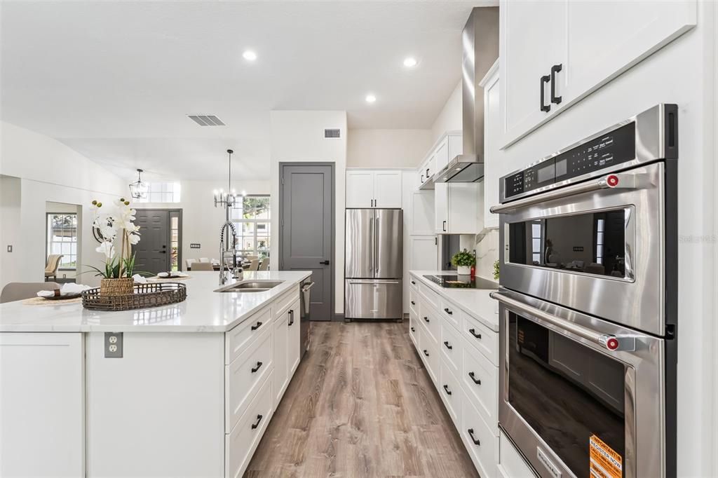 For Sale: $795,000 (5 beds, 4 baths, 2500 Square Feet)