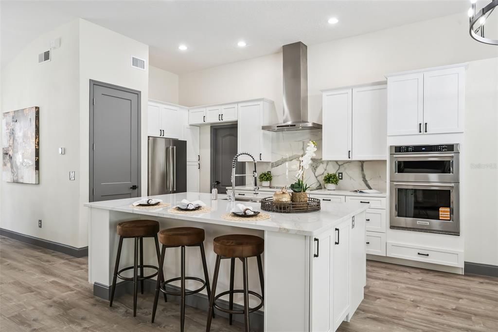 For Sale: $795,000 (5 beds, 4 baths, 2500 Square Feet)