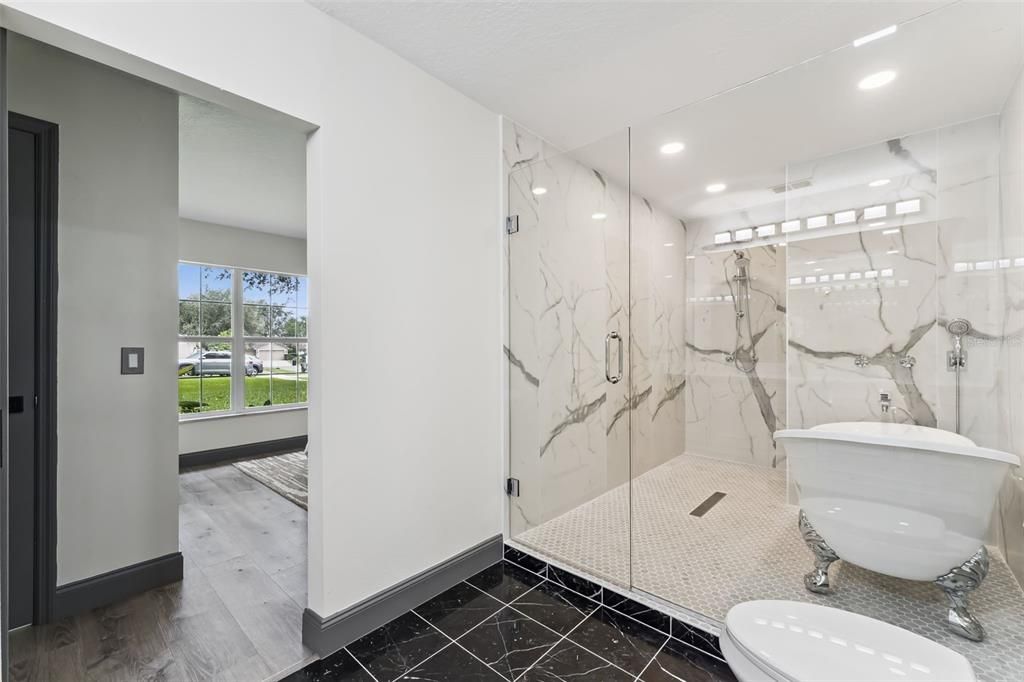 For Sale: $795,000 (5 beds, 4 baths, 2500 Square Feet)