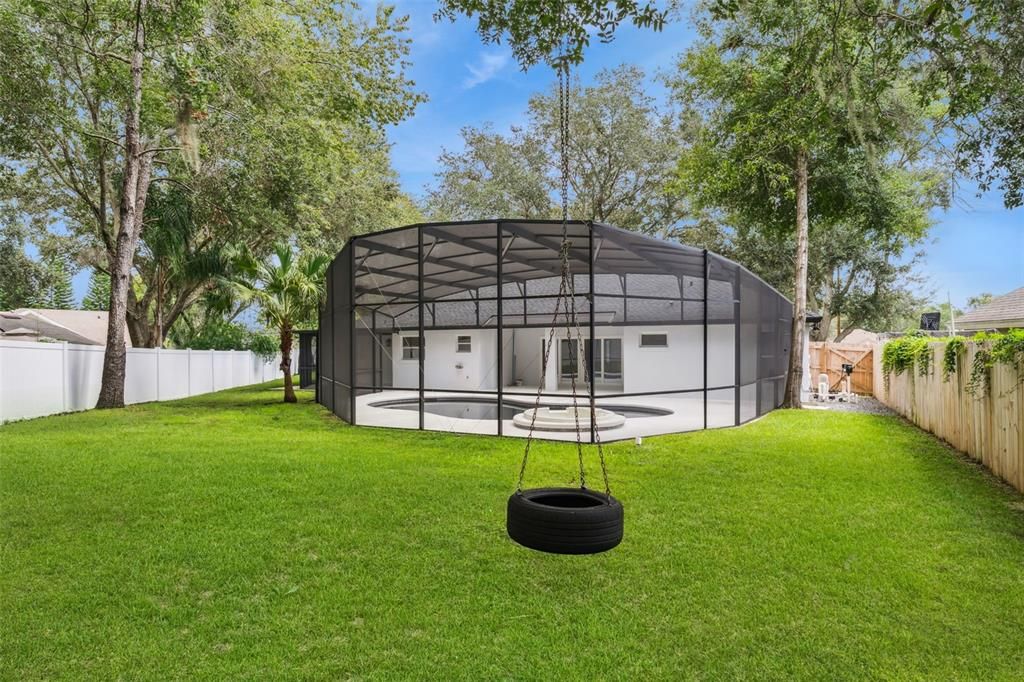 For Sale: $795,000 (5 beds, 4 baths, 2500 Square Feet)