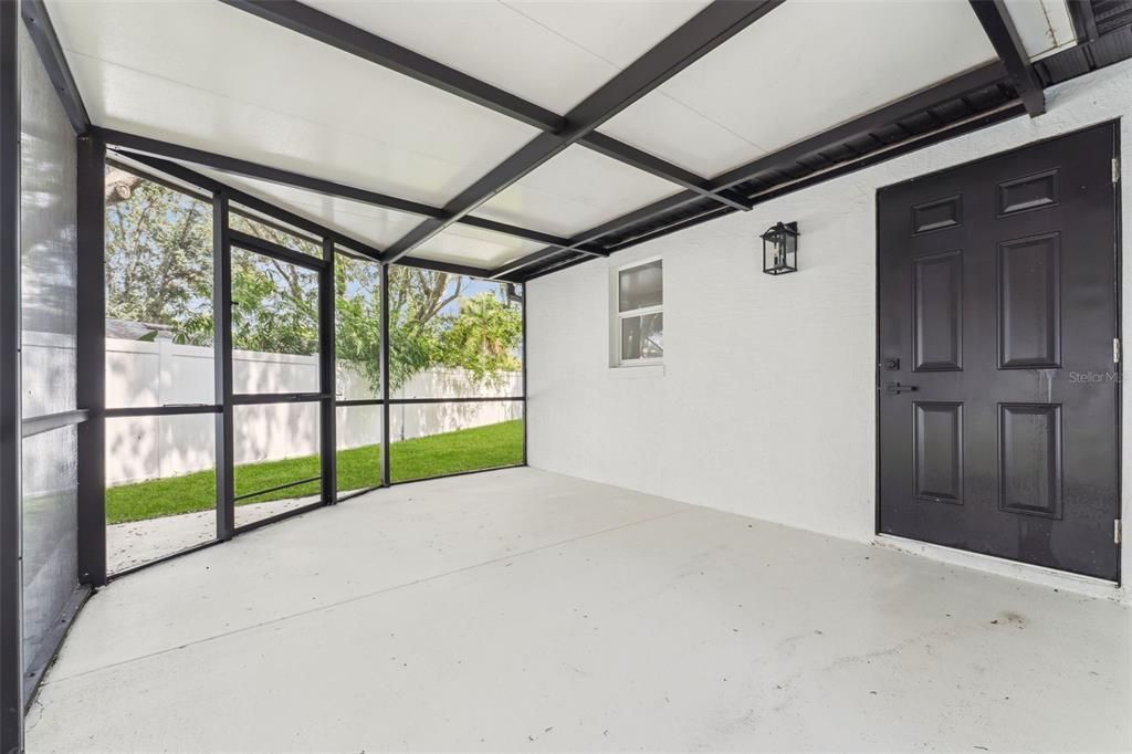 For Sale: $795,000 (5 beds, 4 baths, 2500 Square Feet)