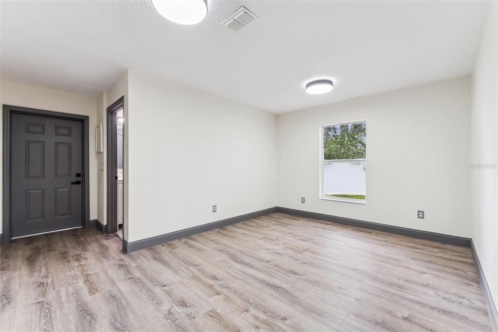 For Sale: $795,000 (5 beds, 4 baths, 2500 Square Feet)