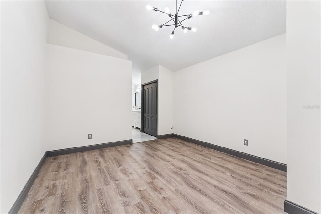 For Sale: $795,000 (5 beds, 4 baths, 2500 Square Feet)