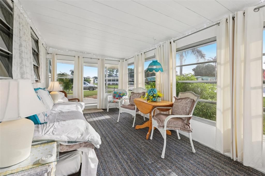 For Sale: $121,300 (2 beds, 2 baths, 862 Square Feet)