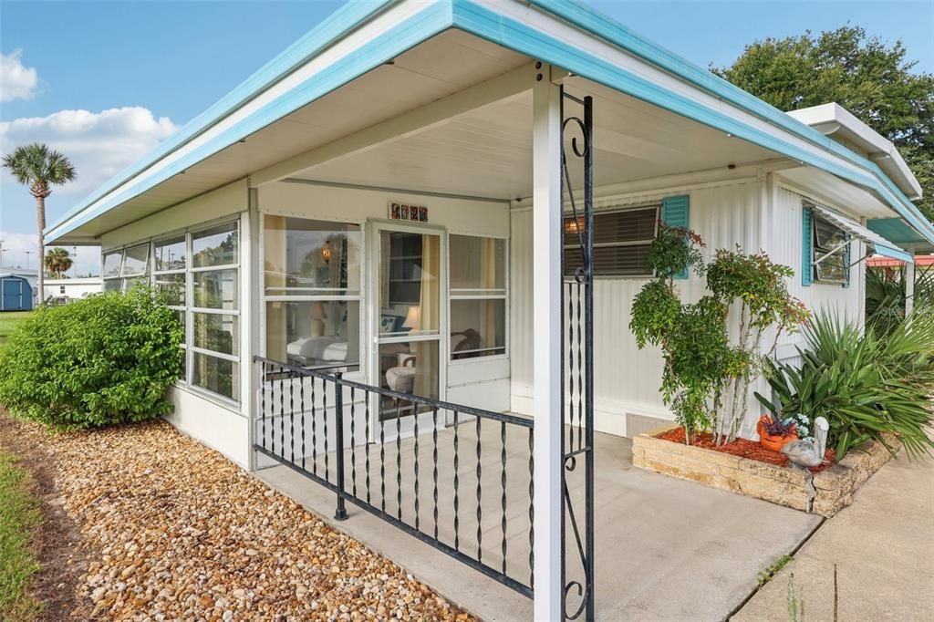 For Sale: $121,300 (2 beds, 2 baths, 862 Square Feet)