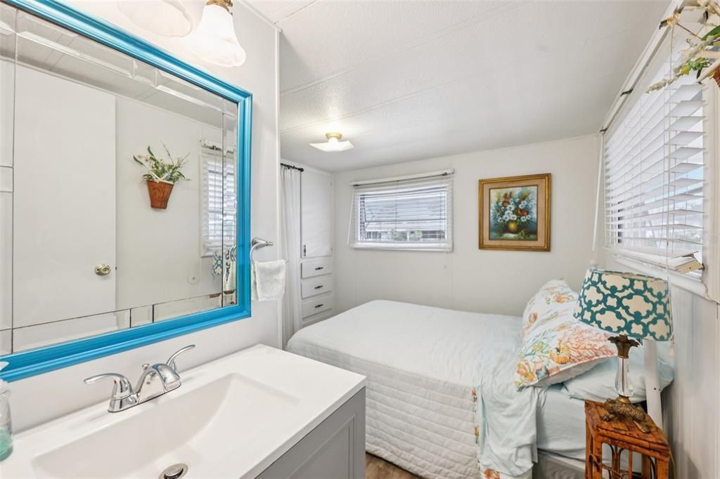 For Sale: $121,300 (2 beds, 2 baths, 862 Square Feet)