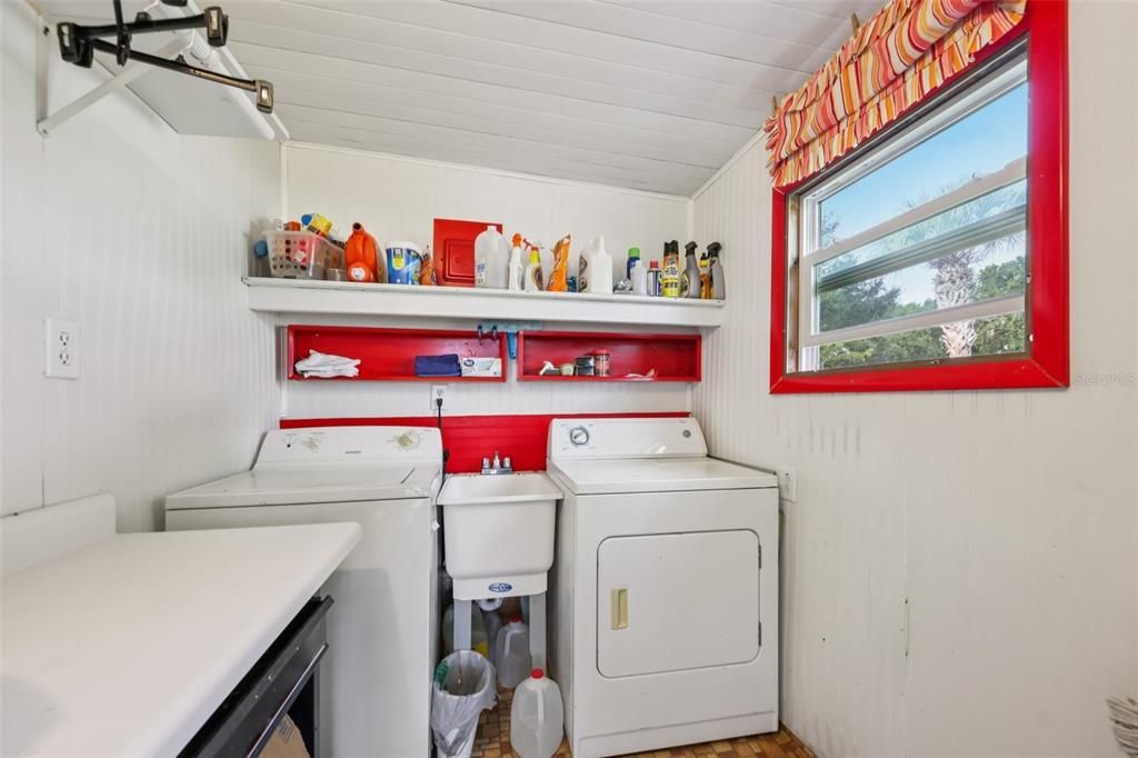 For Sale: $121,300 (2 beds, 2 baths, 862 Square Feet)