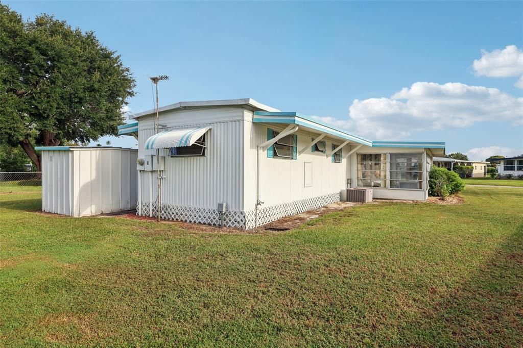 For Sale: $121,300 (2 beds, 2 baths, 862 Square Feet)