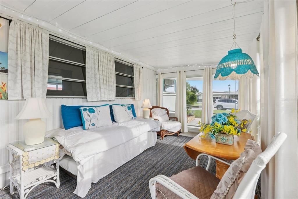 For Sale: $121,300 (2 beds, 2 baths, 862 Square Feet)