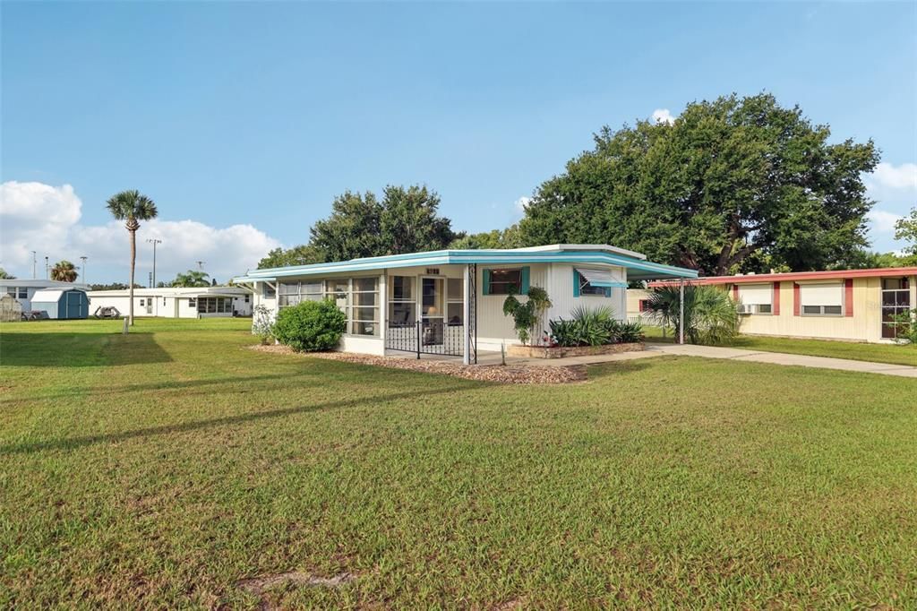 For Sale: $121,300 (2 beds, 2 baths, 862 Square Feet)